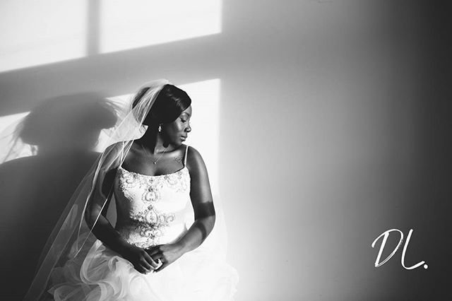 I know its been awhile since I have posted but I'm BACK! But can we just focus on how graceful my bride looks in this image.
EXIF info: 70-200 at 70mm, 1/125, f/2.8, ISO 100
.
.
.
.
.
#munaluchibride #ncweddingphotographer #ncweddingphotography #colu