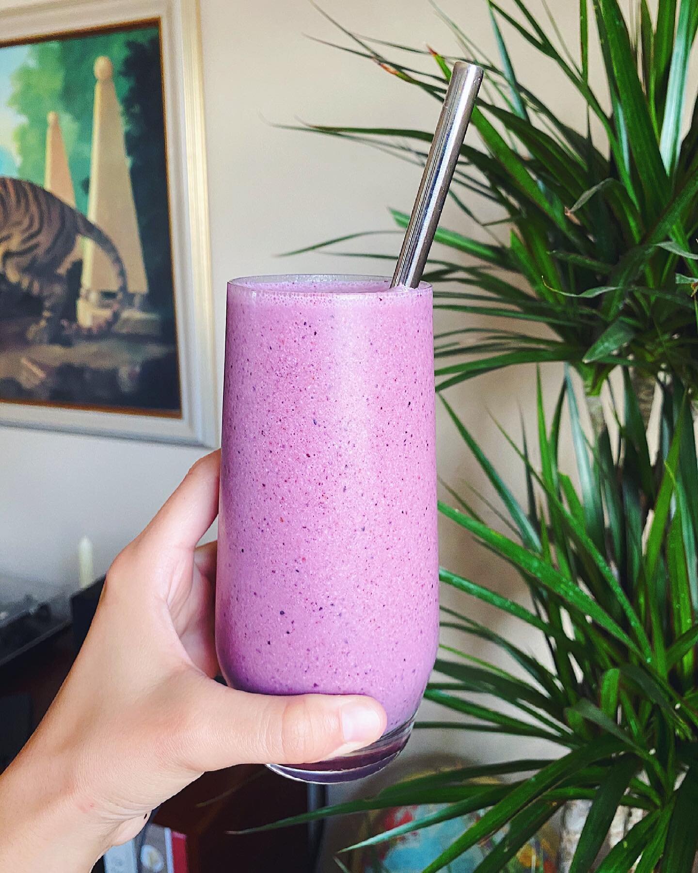 Have you tried adding cauliflower to your smoothies? It&rsquo;s not at all noticeable and adds some extra bulk, especially if you, like me, don&rsquo;t like overly sweet smoothies! I&rsquo;ve used whole florets in the past but lately have just been b