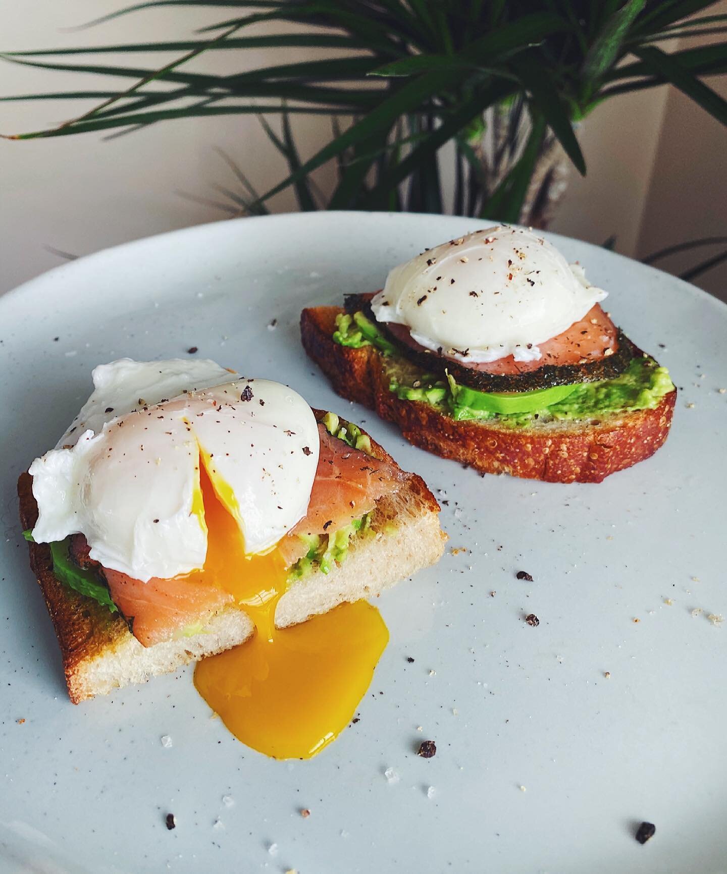 Apparently this is slowly becoming a breakfast account. 🙃 Here&rsquo;s an easy take on eggs benedict - sourdough toasts, mashed avocado, lox, and two poached eggs. 🍳🐟🥑🍞
⠀⠀⠀⠀⠀⠀⠀⠀⠀
For my job, I currently cover news on the evening shifts. I&rsquo;