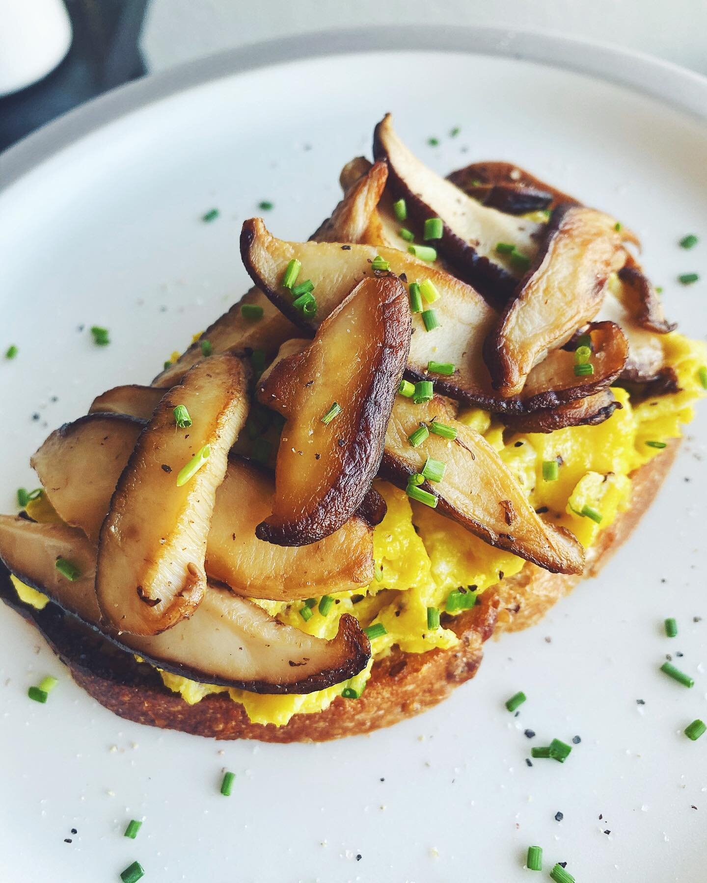 Truffle butter! On sourdough toast with two soft scrambled eggs, saut&eacute;ed shiitake mushrooms and fresh chives.✨🍄 I bought the @epicureanbutter white truffle flavor from Whole Foods and it&rsquo;s so good. Such an easy and delicious way to make