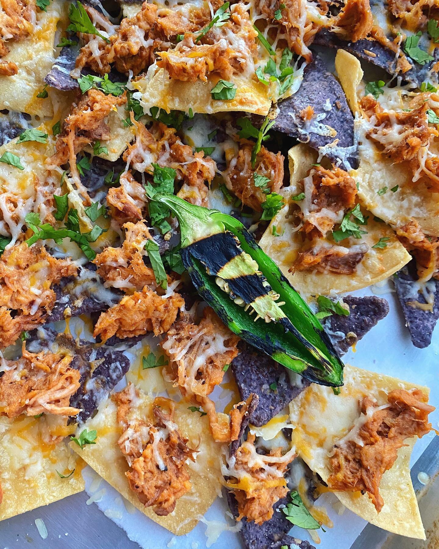 Sheet pan nachos with BBQ pulled pork✨ Sheet pan nachos have been a longtime favorite of ours, but this is our first time doing it with meat. If you&rsquo;ve never tried slow cooking pork, I can&rsquo;t recommend it enough&mdash;it&rsquo;s absolutely