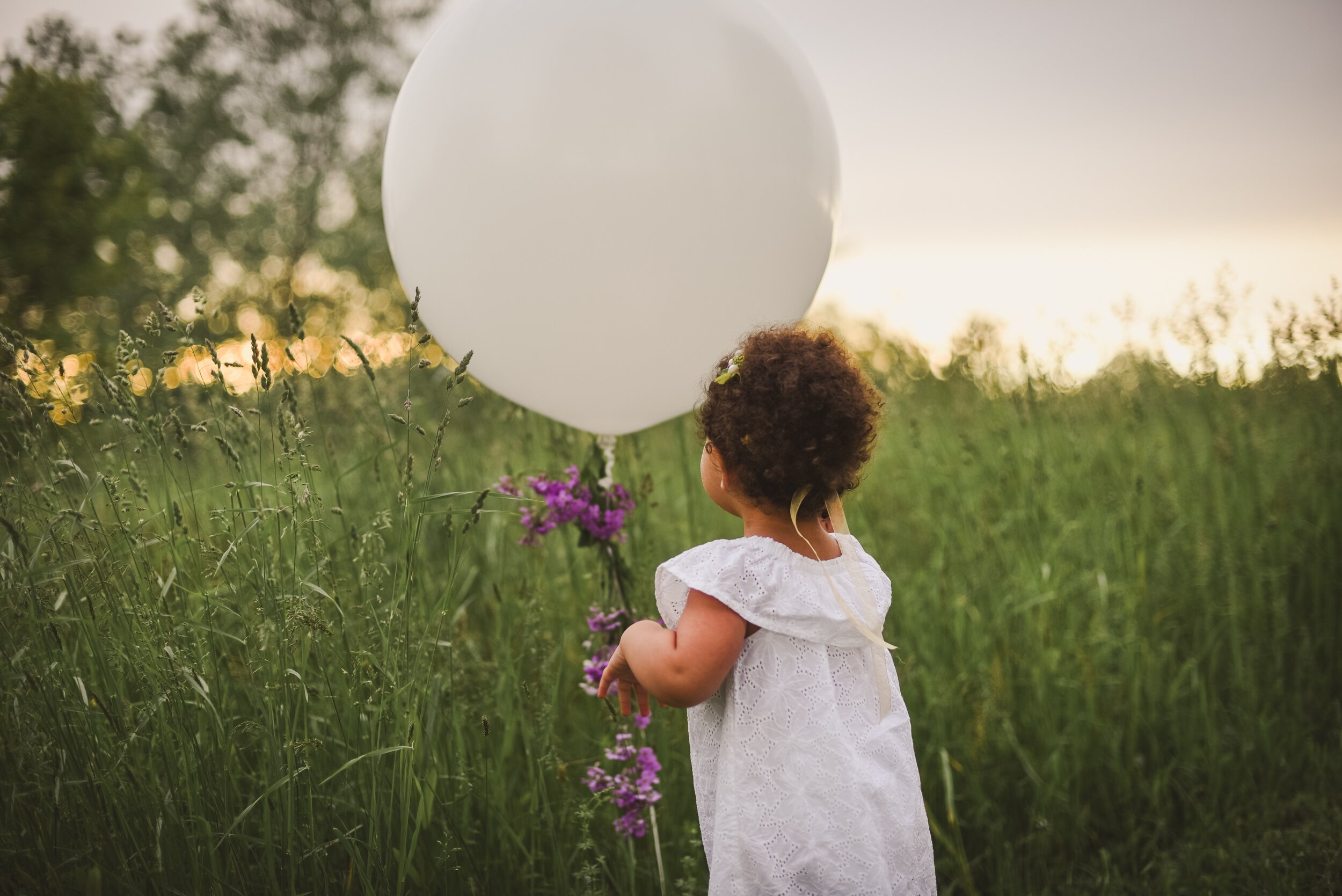 toddler-holding-balloon-2253893.jpg