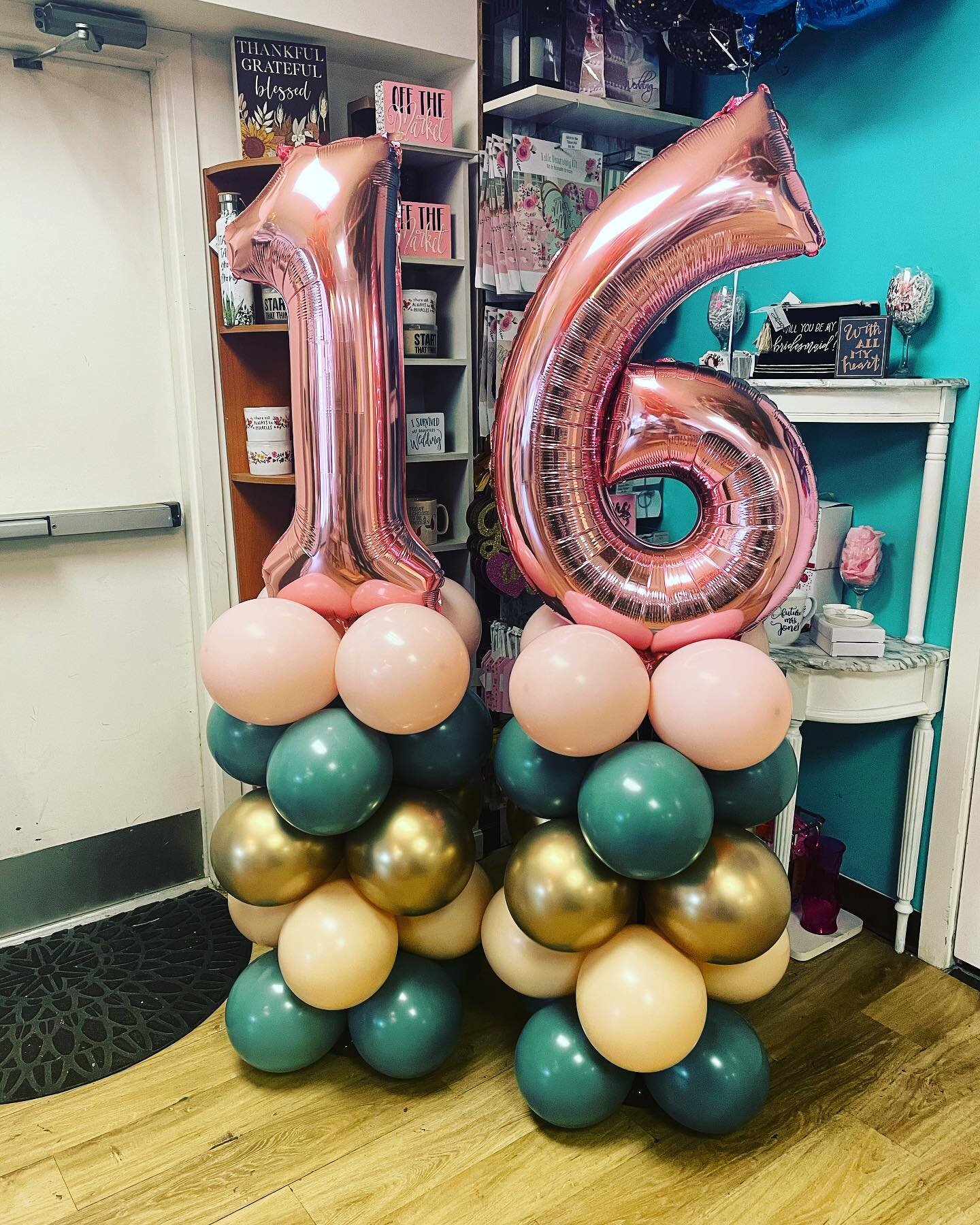 The perfect standalone piece for your next celebration. 🎉🩷 These number stacks bring color, fun, and  can be made with letters or other balloons for any occasion! 
.
.
.
#balloons #balloongarland #balloondecor #balloondecoration #balloonartist #swe