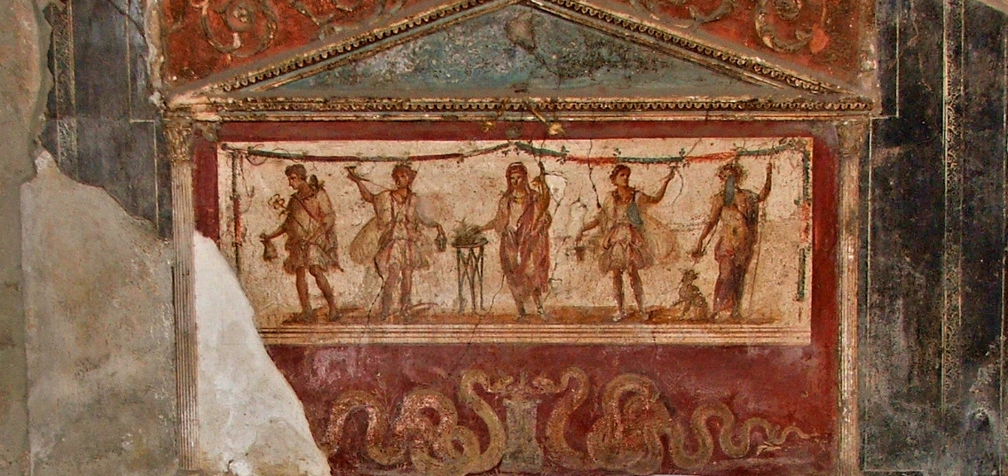 lararium pompeii.jpg