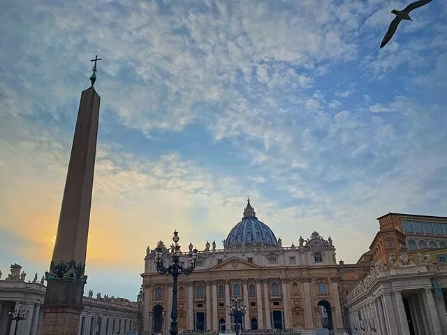 Vatican Sunsets ✨⠀
⠀
#TravelEatRepeat⠀
⠀
⠀
⠀
________________________________________⠀
⠀
#ericexplores #rome #roma #italy #italia #travel #travelblog #travelblogger #traveldiary #igroma #igitalia #passionpassport #livetotravel #romeguide #seetheworld