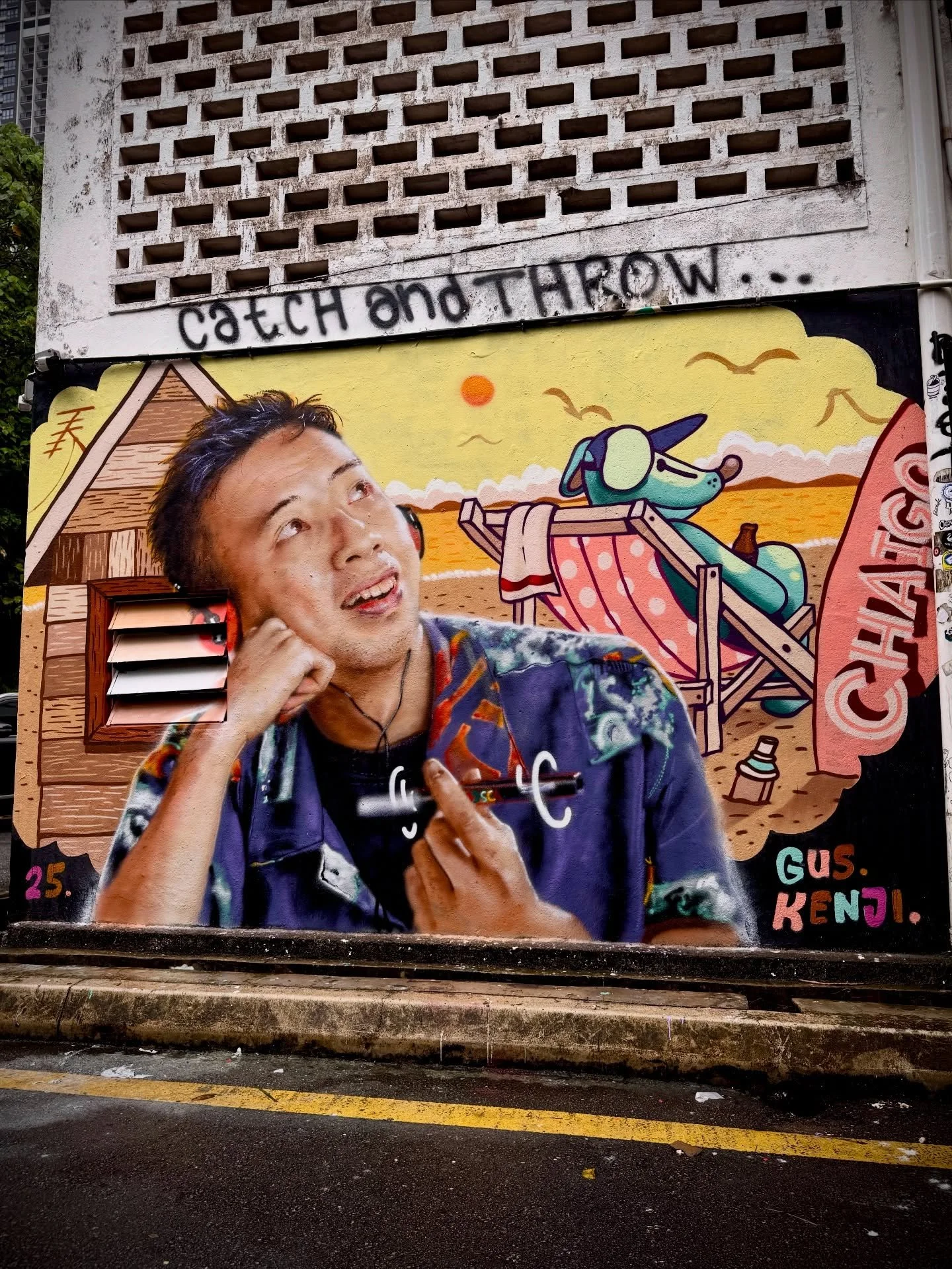 Great catching up with @mr_kenjichai in Kuala Lumpur. We painted this piece in half a day because we wer to busy chilling. This piece was for @cloakwork day dreaming with @chaigo_the_stray 💆&zwj;♂️🌴☀️💅

#painting #art #streetart #graffiti #portrai