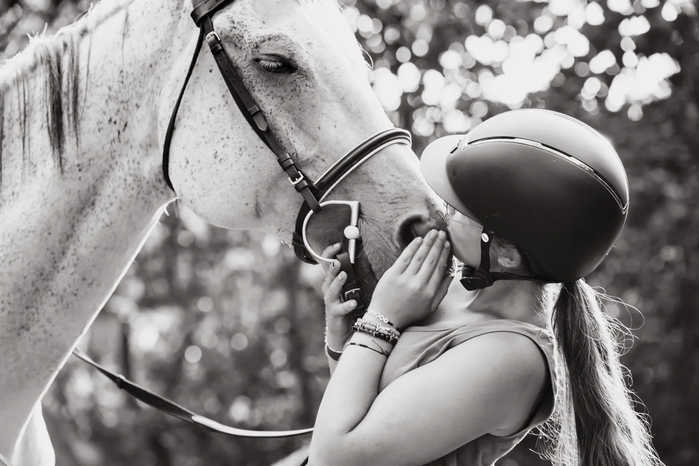 A sweet moment between Avery &amp; Masi 🤍