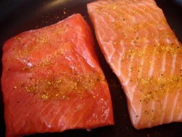 Saumon sauvage VS saumon d'élevage