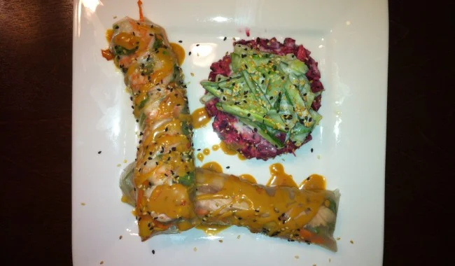 Rouleaux de printemps et tartare végé