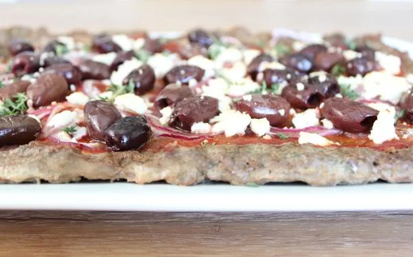 Meatza grecque, une pizza version paléo