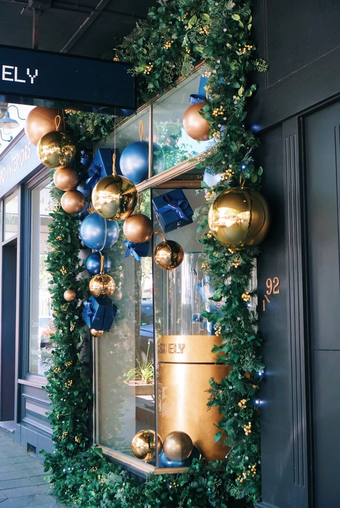 Elegant Golds with Matthew Ely