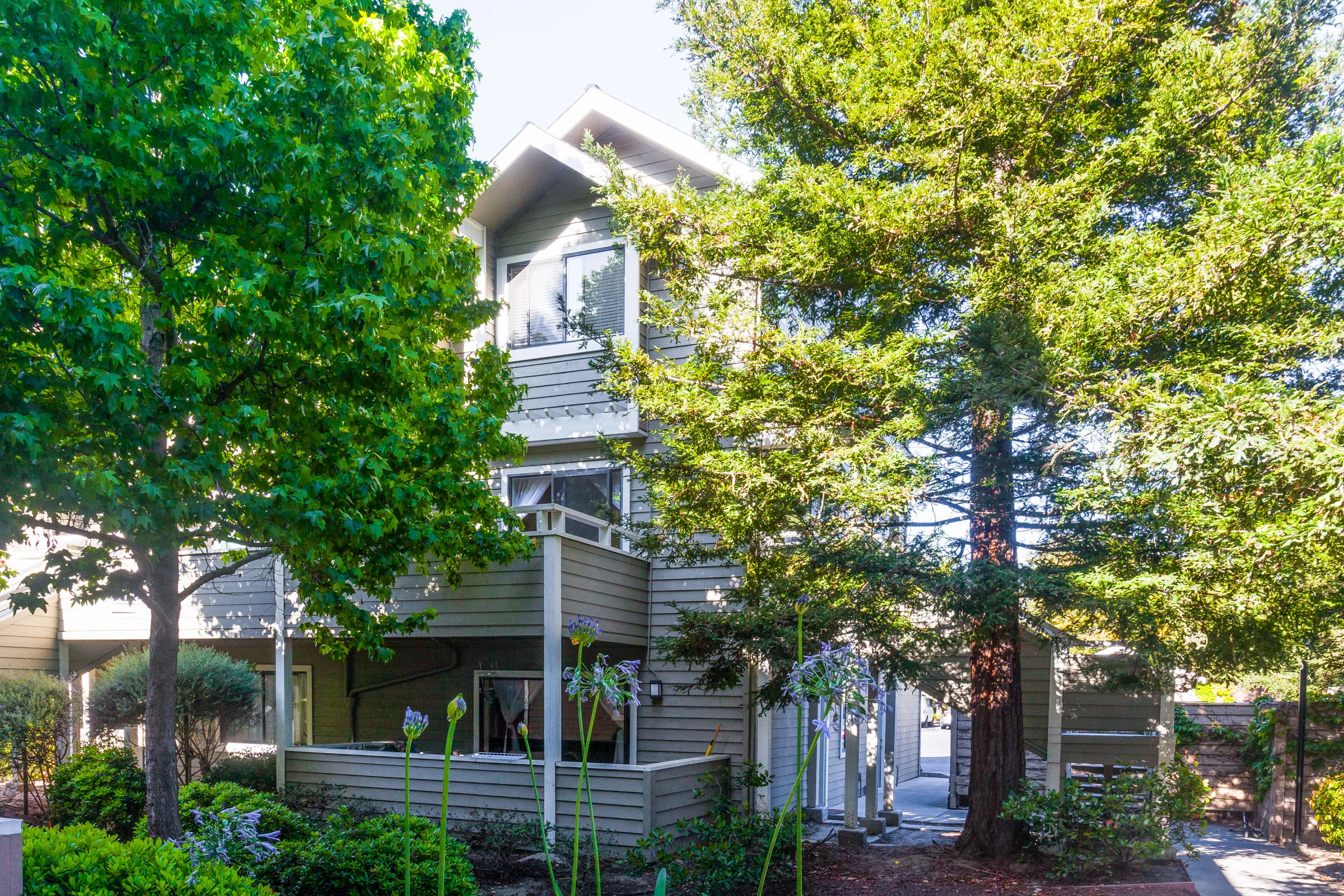 Turnkey 2 Beds Remodeled Property 2-Car Garage