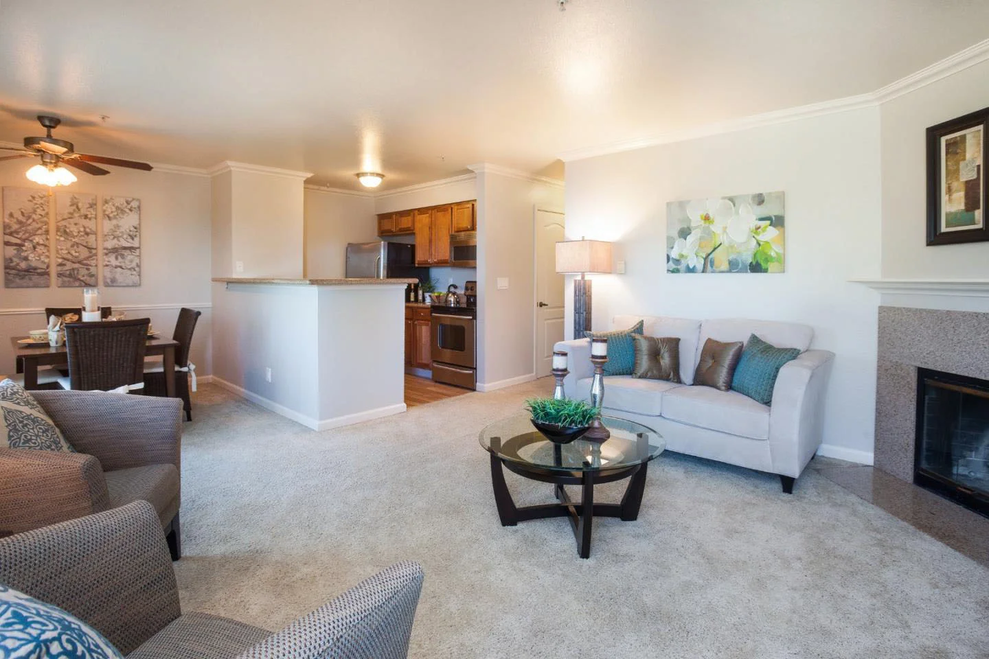 2 Bedroom Condo Shared Garage & Laundry Room Near USCS