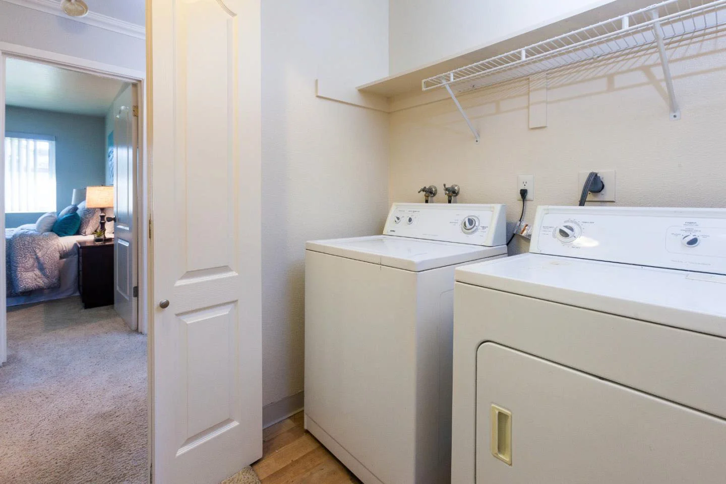Ocean View Home 2 Bedroom & Shared Garage In Westside
