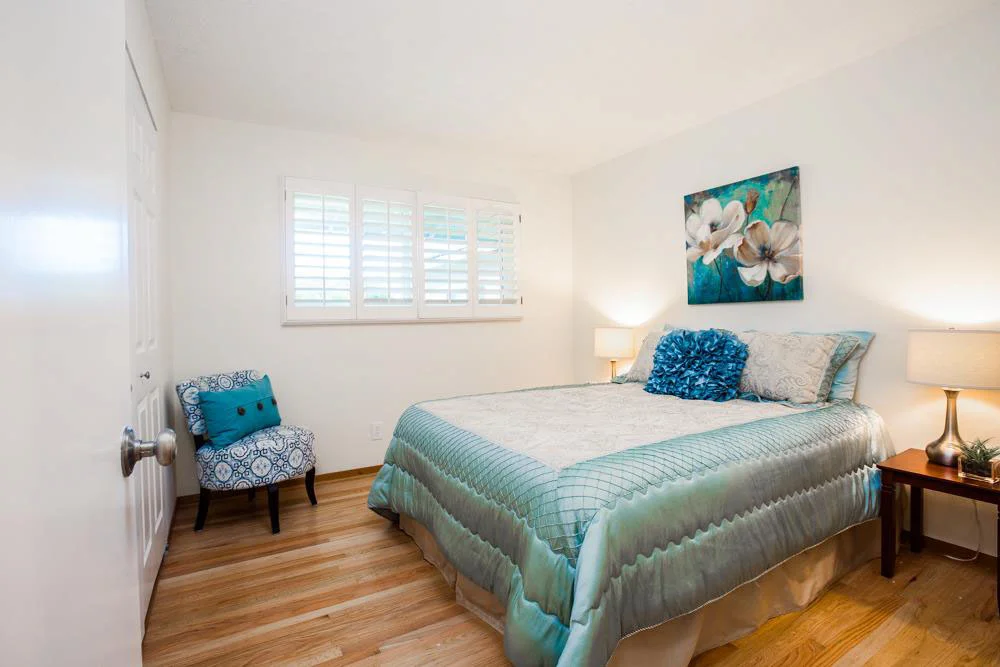 Real Estate Company In Santa Cruz Large Freshly Painted House