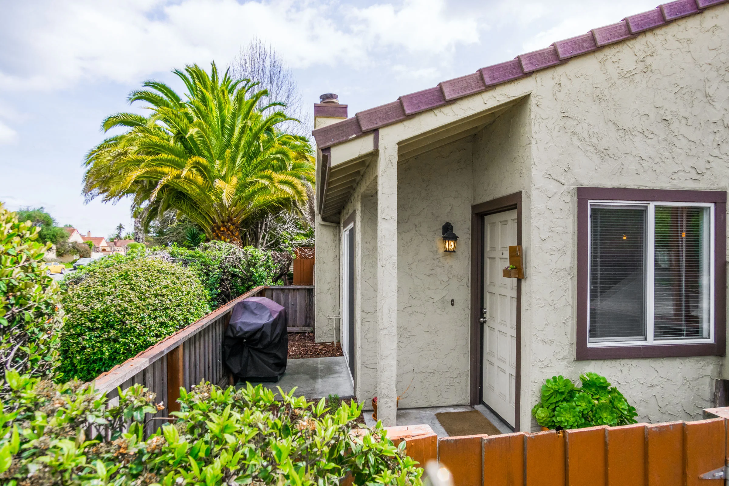 3 Beds Condo In Westside Detached Garage