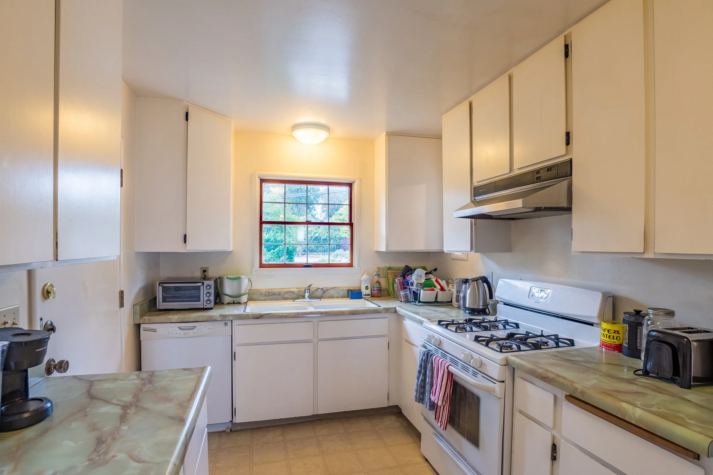 3 Bedroom, 2 Bathroom House with Garage Near Silicon Valley_.jpg