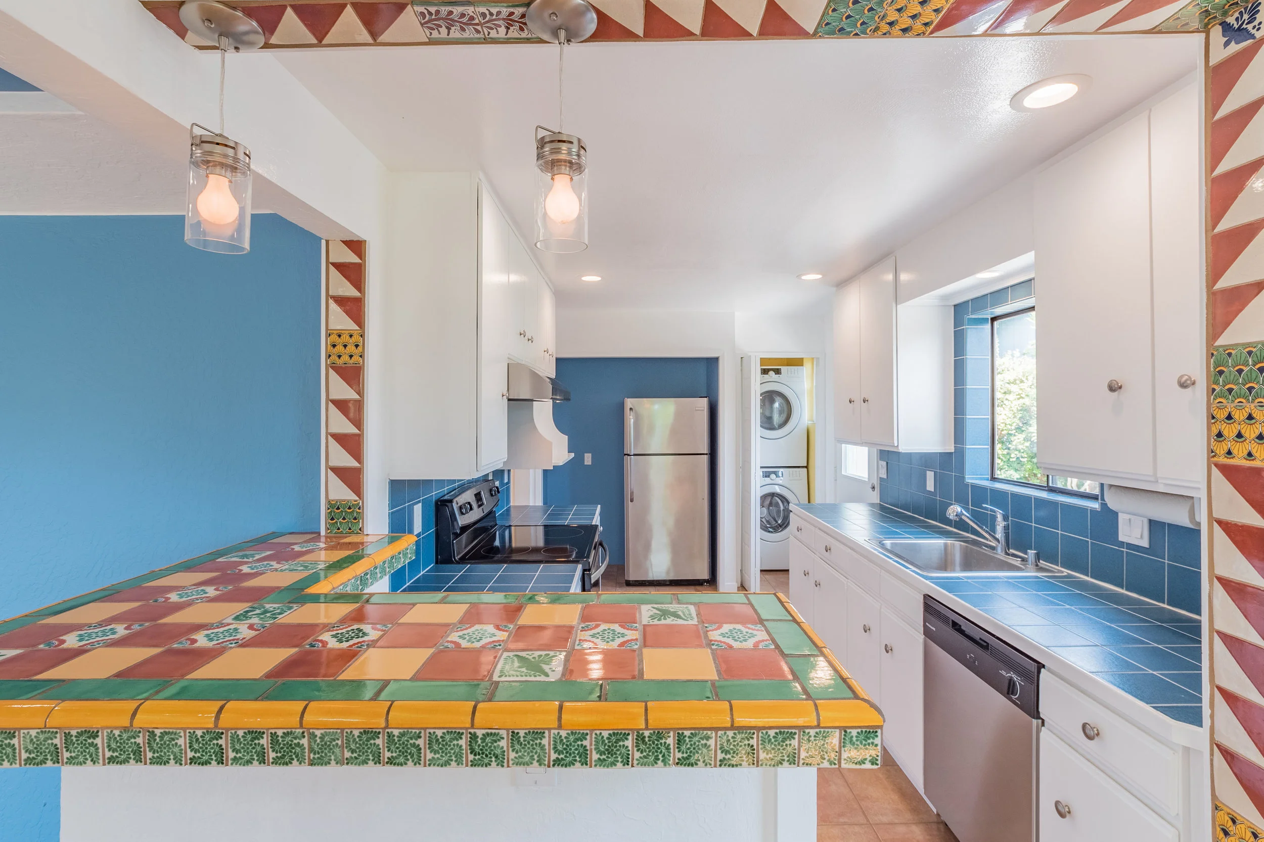 Beautiful 2 Bedroom & 1 Bathroom Cottage In Westside