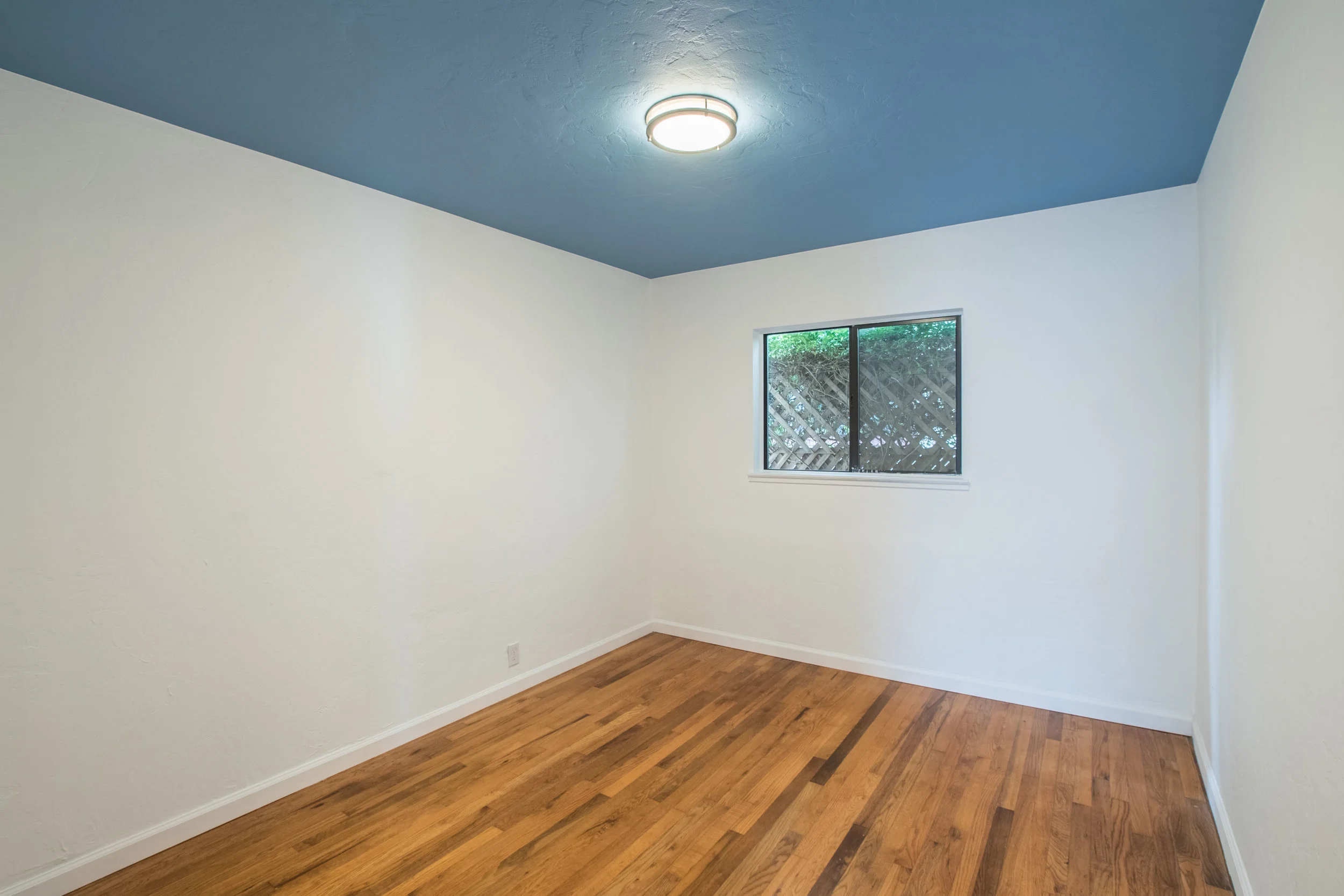 Cozy Home Minutes From HWY 1 & 17 Detached Garage