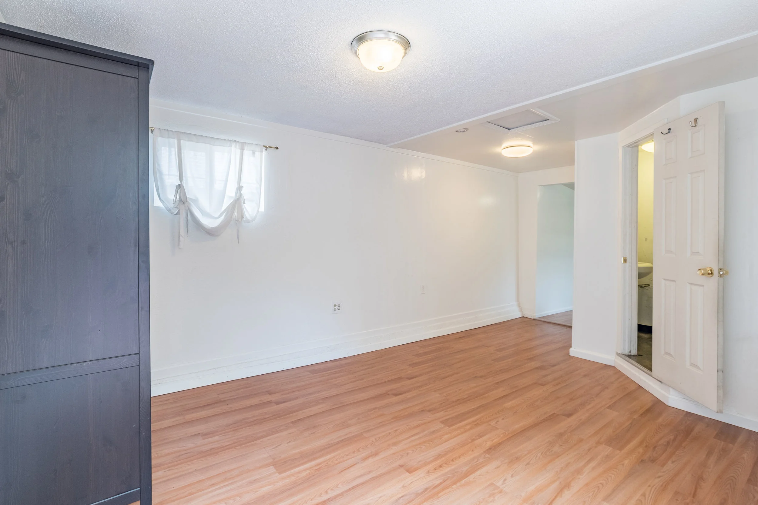 Open Floor Plan 2 Bedroom & 1 Bathroom Home on the Westside.