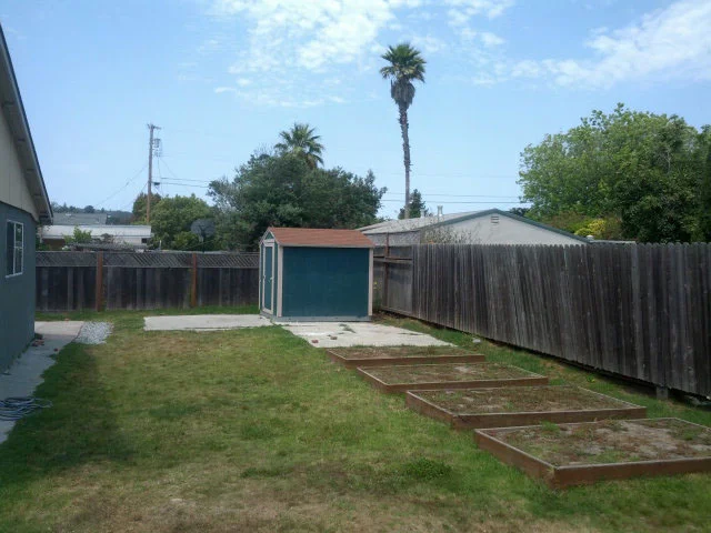 Home In Large Lot In Westside Upgraded Kitchen
