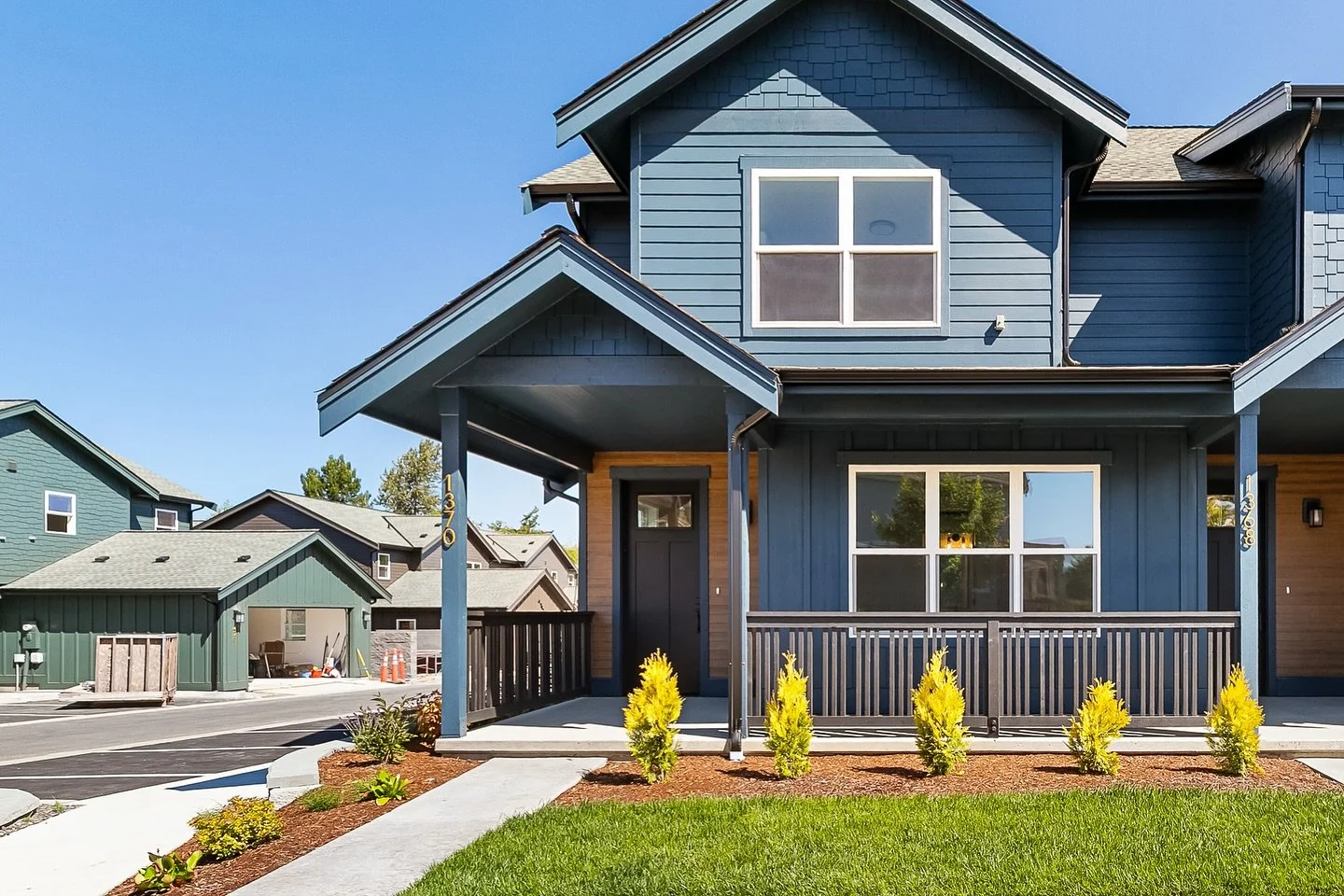 🎉PENDING | 1370 Talus Way🎊 
We are thrilled for our out-of-town buyer who capitalized on our special financing options and locked in this beautiful Trailside home. 
Interested in a private tour? Contact Elizabeth Wolfe at (360) 429-0595. 
#homeb
