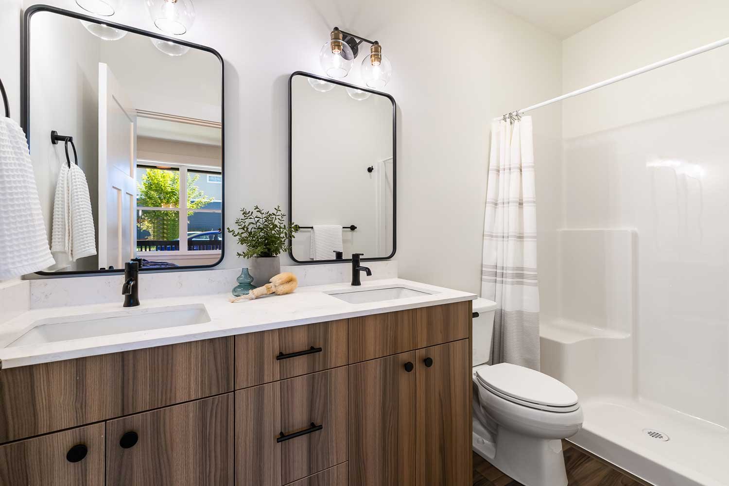 Artist Point PLan | En Suite 3/4 Bath with Dark Tone Cabinets