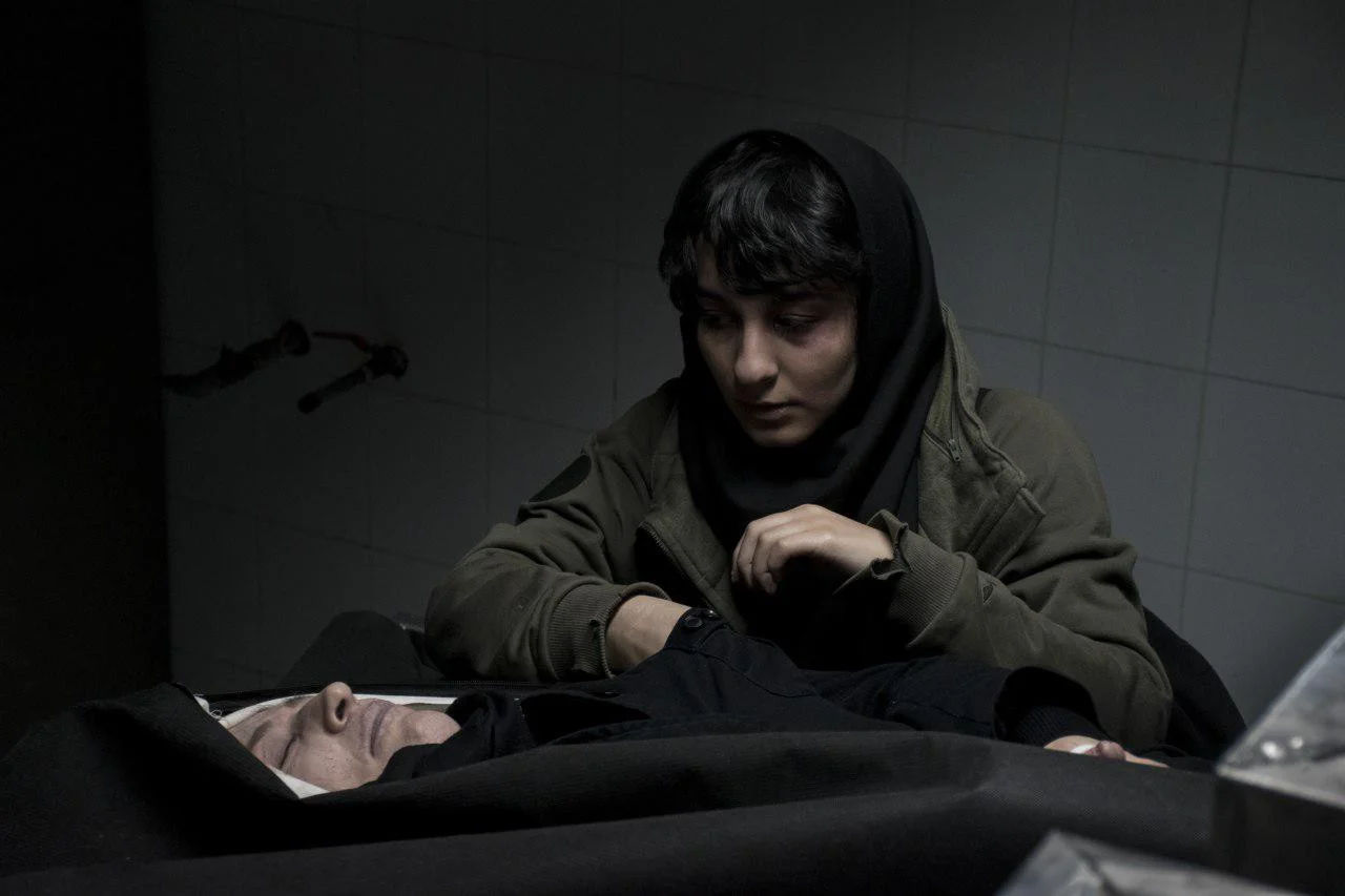 Lunch Time Director/Writer/Producer: Alireza Ghasemi // Iran A 16-year-old girl deals with the responsibility and harsh bureaucracy of having to identify the body of her mother.