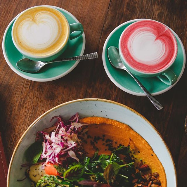 Good plant based eating and food doesn&rsquo;t have to be boring. Not when the colours speak for themselves. We&rsquo;ve team up with @mindfulfoods Byron Bay to offer a new range of vegan friendly, caffeine free lattes. COME. SIT. STAY. is a lifestyl