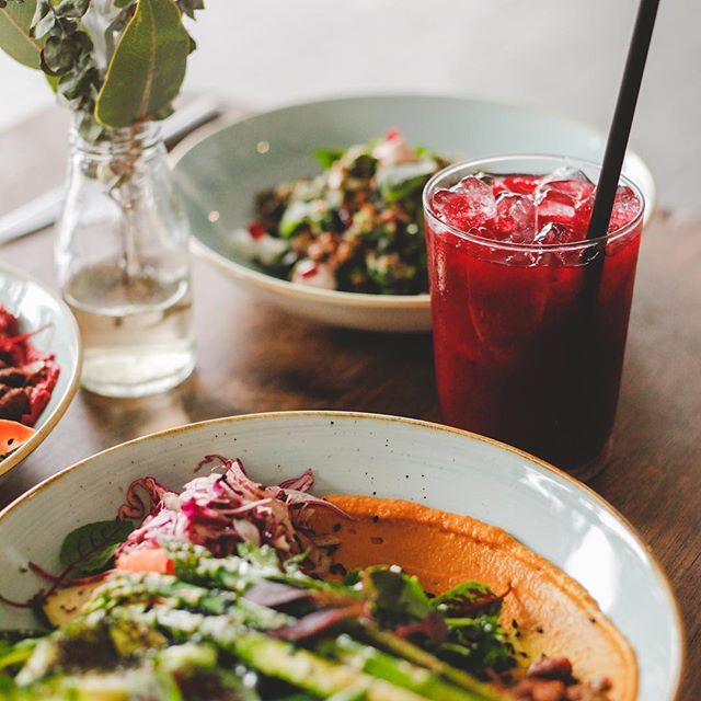 These hounds love collaborating with @rainylaneco and with beautiful colours like these who can blame us. 
Juice: Zelda - Beetroot, watermelon, apple and lime juice ... ✖️SEASONAL ✖️FRESH ✖️WHOLEFOODS ✖️PLANTBASED ✖️LIVING

#plants #plantbased #whole