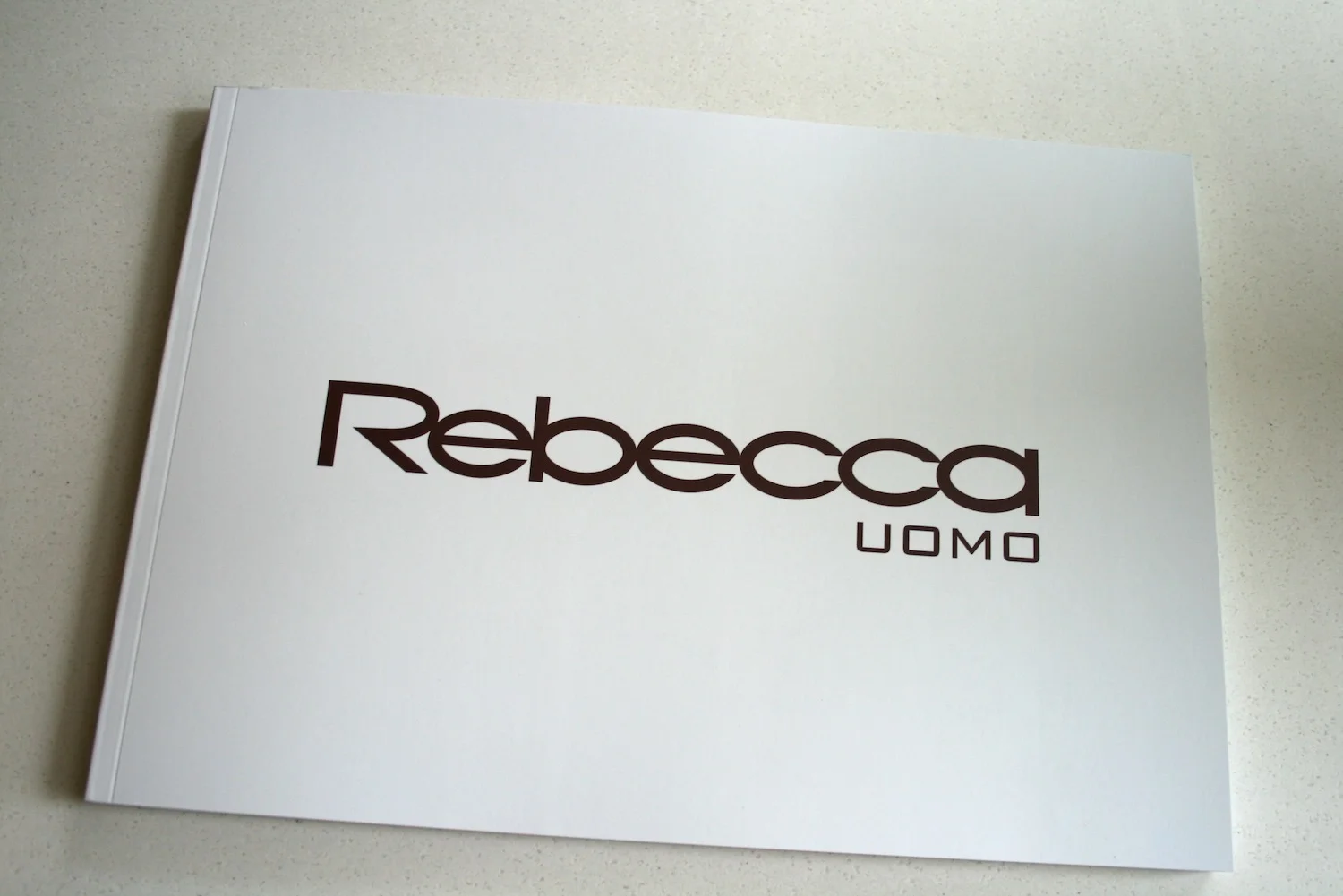 200 pages catalogue