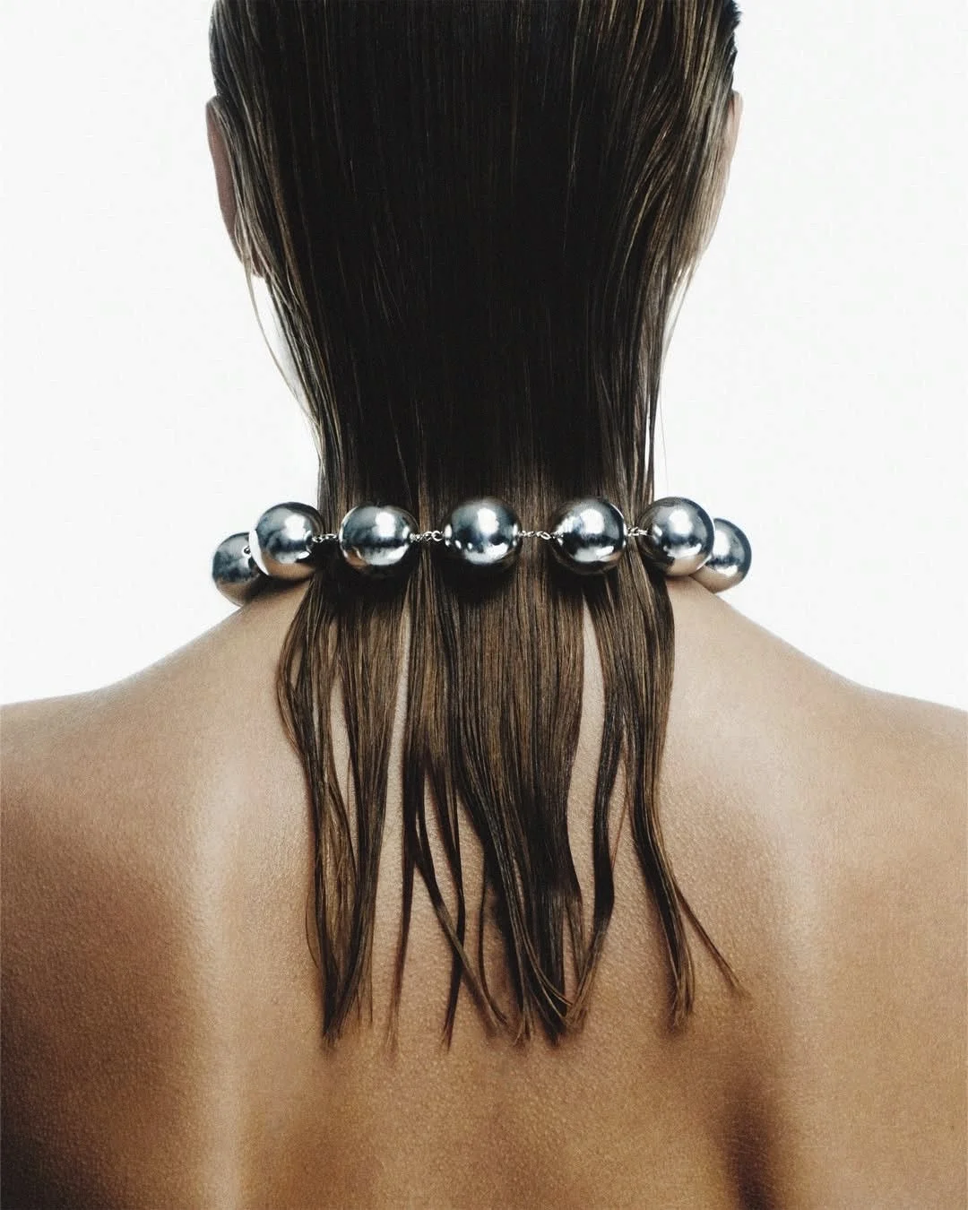 Port’Arte Studio offers creative direction and visual curation for brands and editorial projects.
From concept development to art direction, styling, and production — each collaboration is approached as a dialogue between vision, texture, and emotion