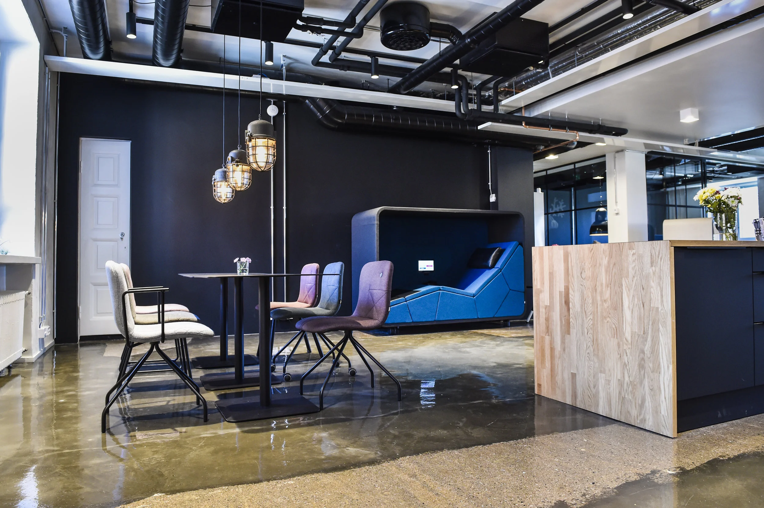 LI_HelsinkiShowroom_2.jpg