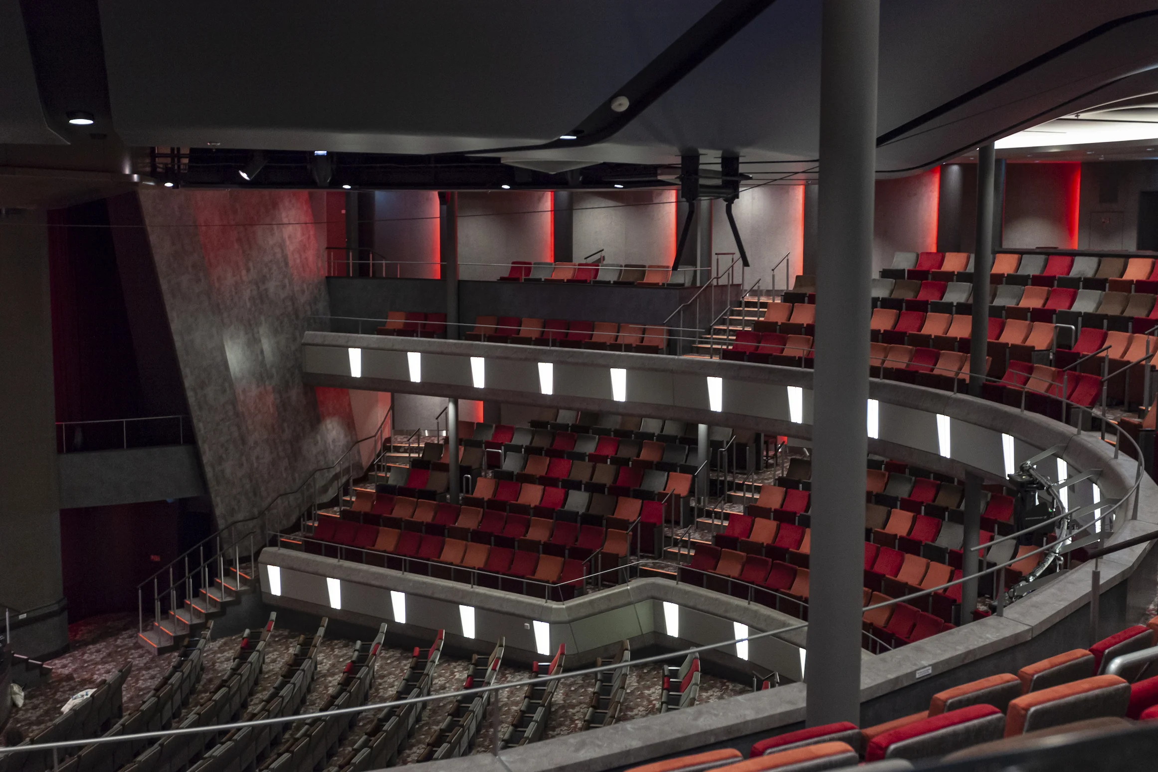 main_theater_1.jpg