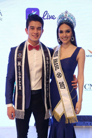 The winners, Mister Brazil 2017 Matheus Richter Song and Miss World Brazil 2017, Gabrielle Vilela