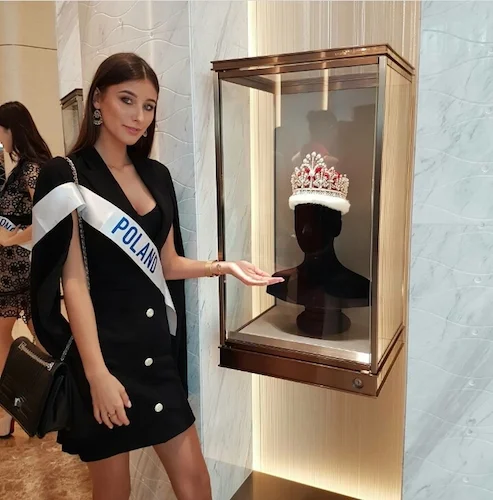 Will this exquisite crown be placed on Poland's head on November 14th? 
