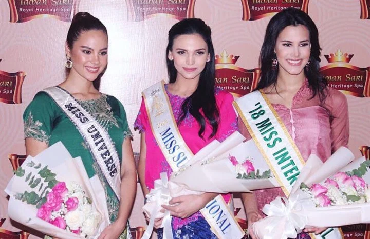 3 queens.jpg