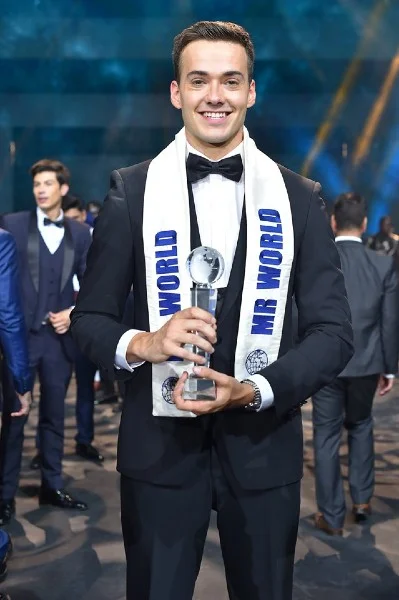 mrworld2 (1).jpg