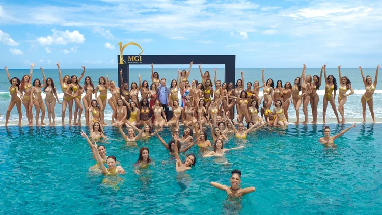 pool.jpg?format=750w