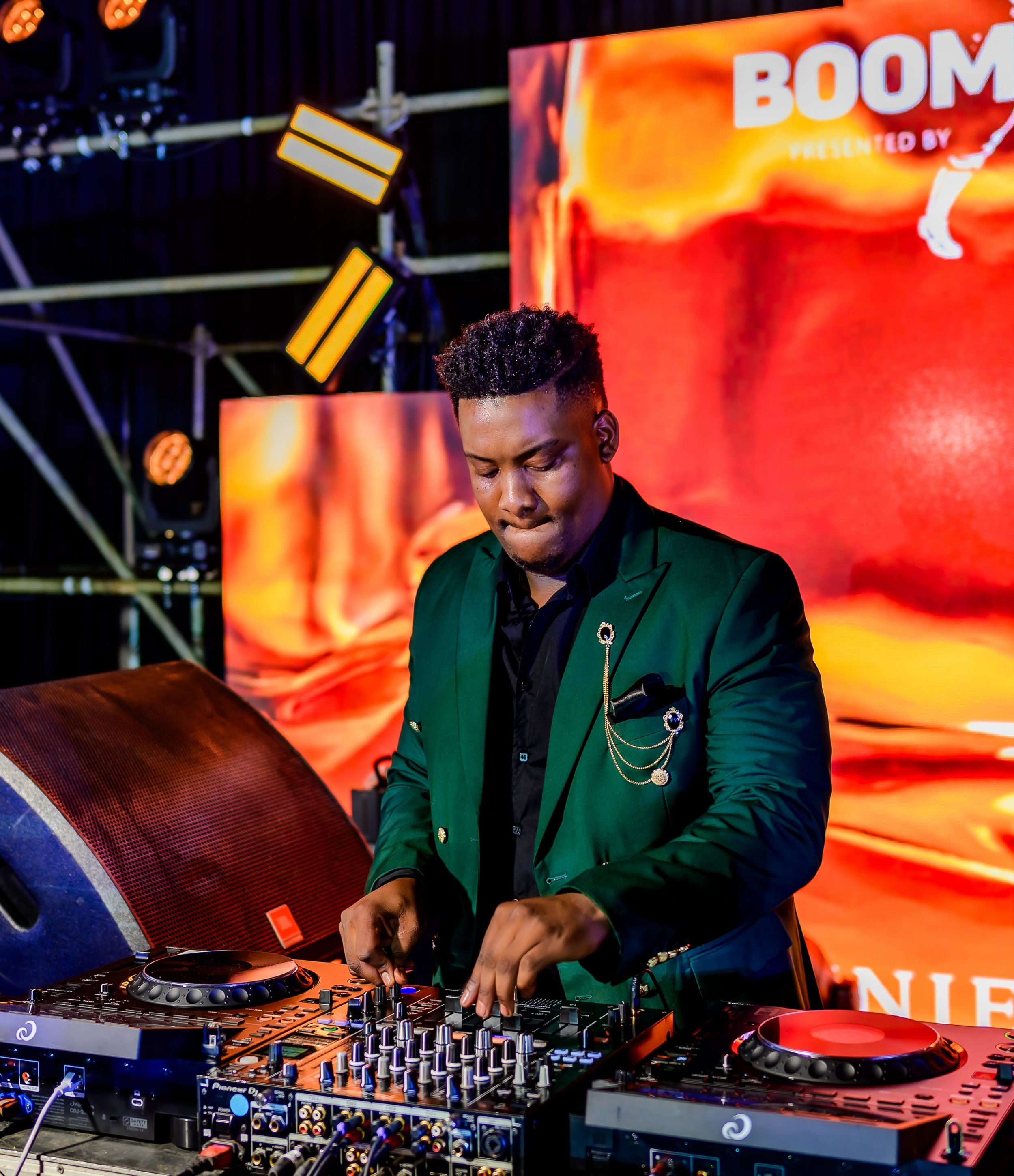 J Sbu on the decks at BOOMTOWN presented by Johnnie Walker.

@eastcoastradio @jsbuofficial @ruscoexperiential