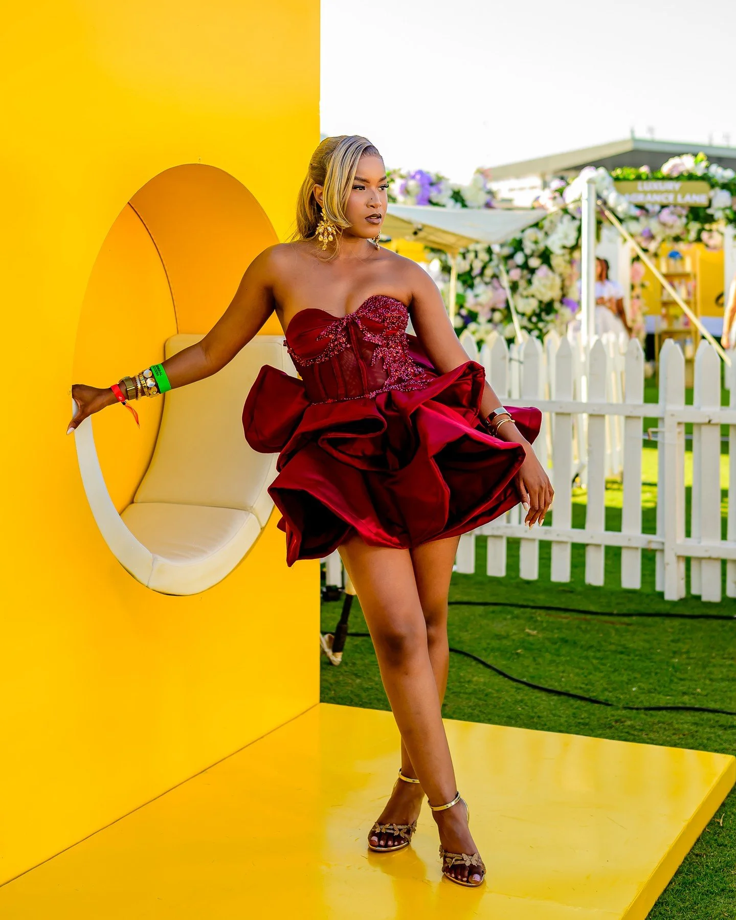 The glamour was on full display at BOOMTOWN presented by Johnnie Walker! ✨ From timeless elegance to bold fashion statements, racegoers truly embraced the Country Allure theme, bringing style, sophistication, and plenty of glitz to the day at the rac