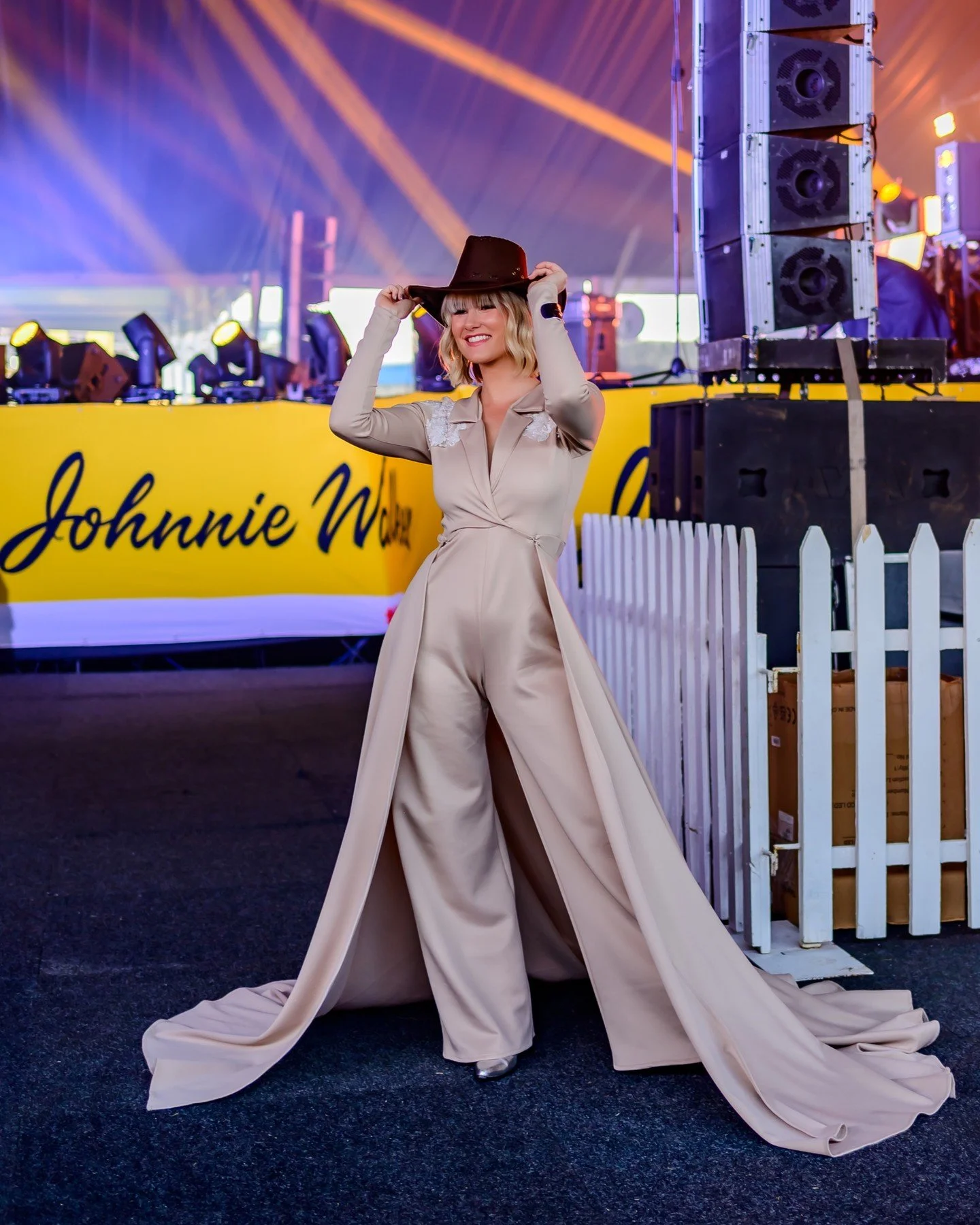 The glamour was on full display at BOOMTOWN presented by Johnnie Walker! ✨ From timeless elegance to bold fashion statements, racegoers truly embraced the Country Allure theme, bringing style, sophistication, and plenty of glitz to the day at the rac