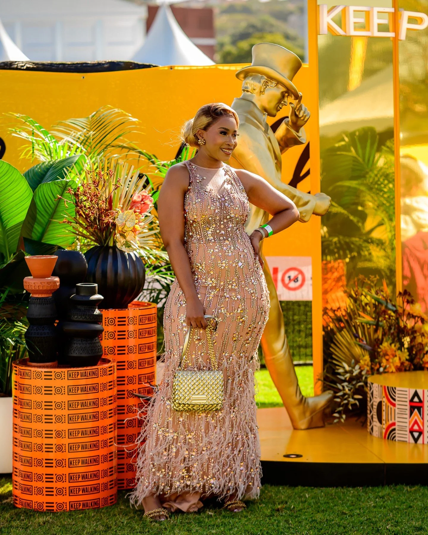 The glamour was on full display at BOOMTOWN presented by Johnnie Walker! ✨ From timeless elegance to bold fashion statements, racegoers truly embraced the Country Allure theme, bringing style, sophistication, and plenty of glitz to the day at the rac