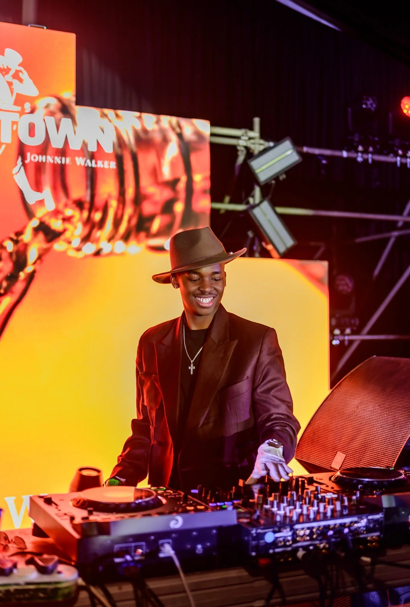 CIZA brought the energy to BOOMTOWN presented by Johnnie Walker, delivering a standout performance that had the crowd locked in from start to finish. 🔥

Known for blending Afro-pop and amapiano with smooth vocals and infectious melodies, CIZA contin