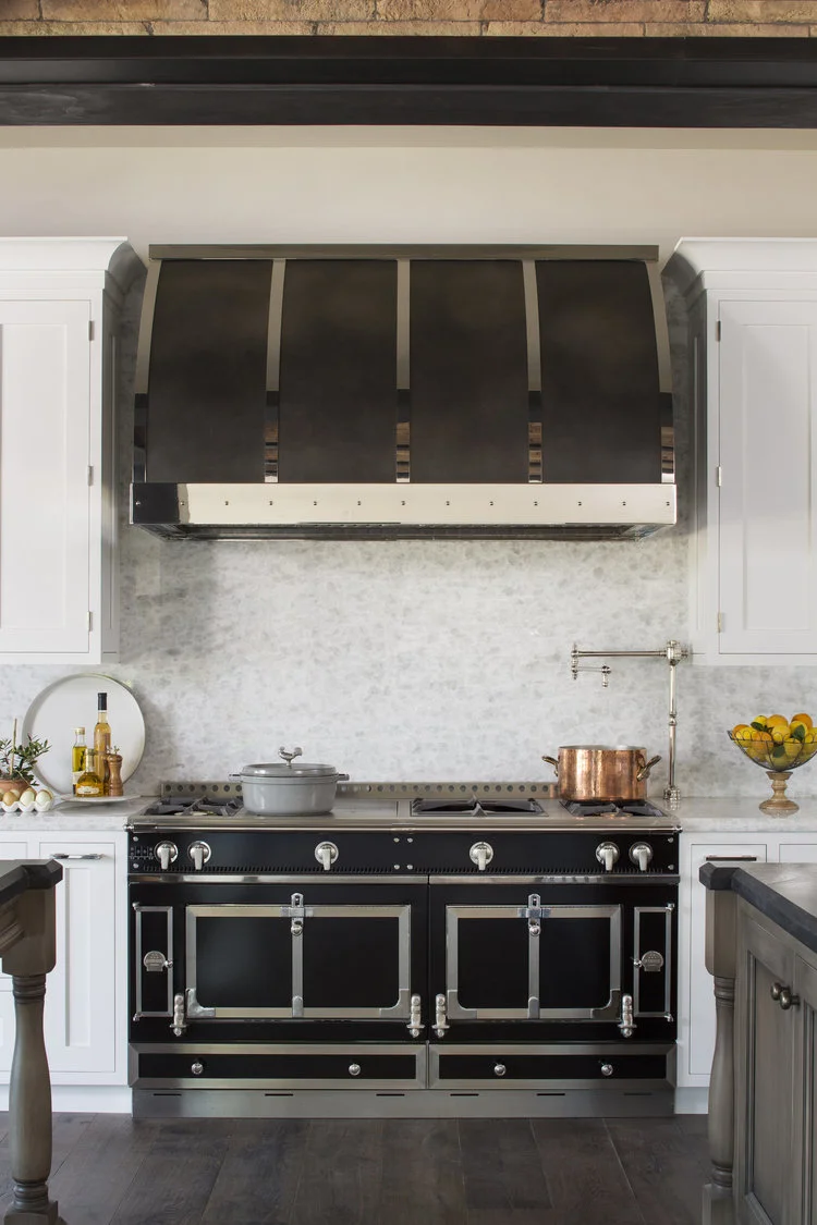 CHATEAU 165 – ULTRA BLACK, CUSTOM HOOD BY COOPER PACIFIC