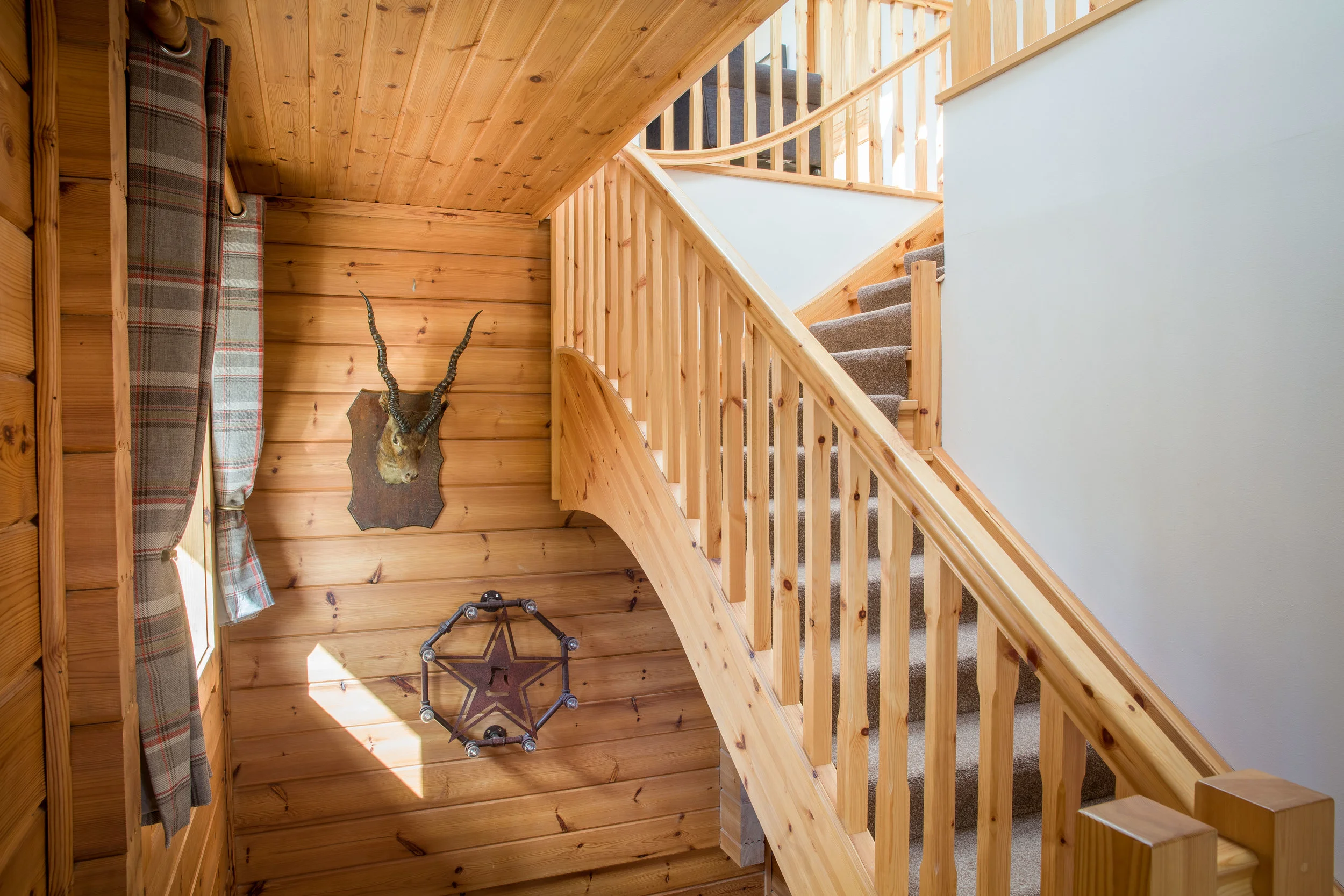 Big-Husky-Lodge-III-90.jpg