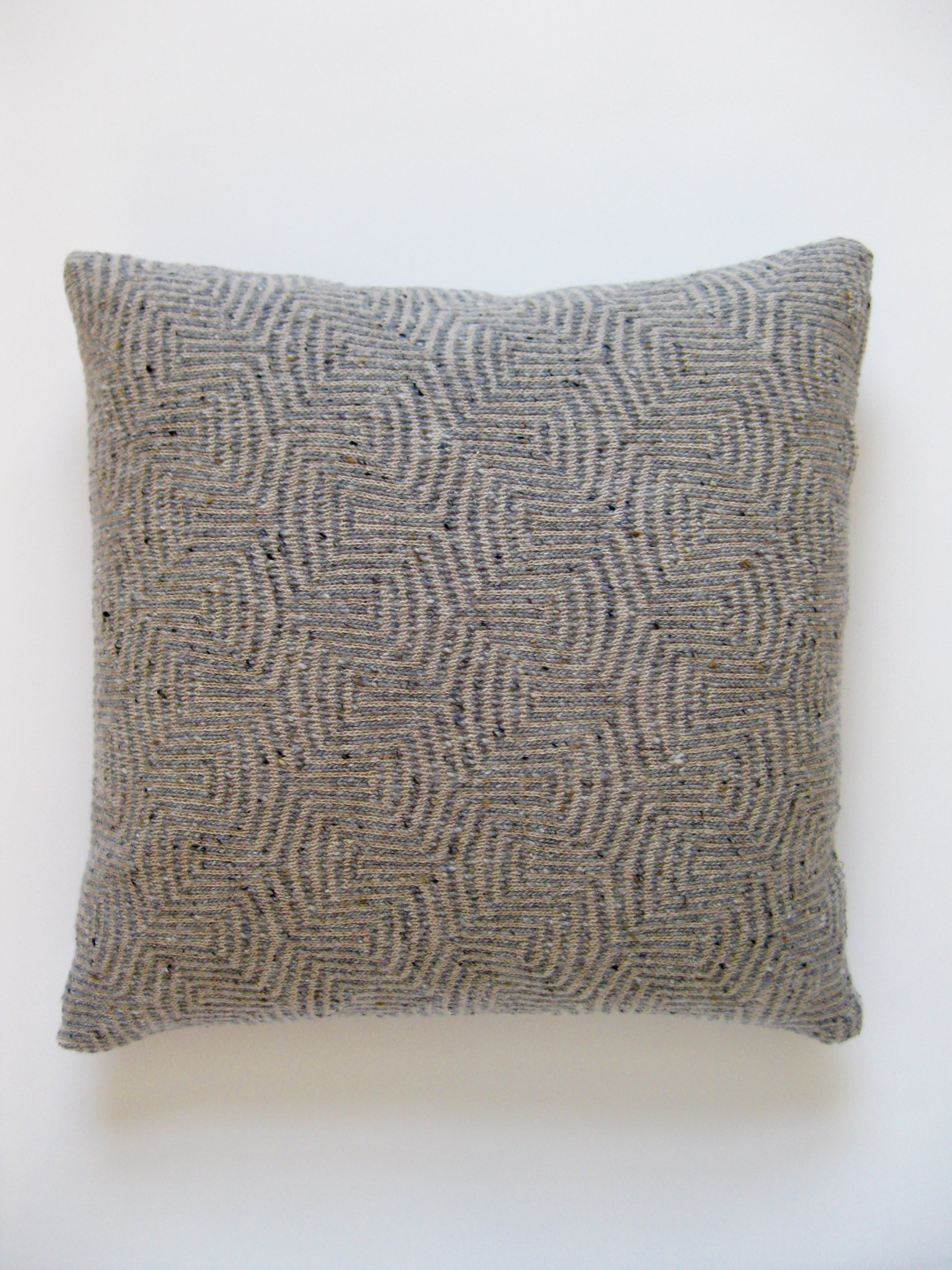 larkspur-square-cushion-medium-fossil