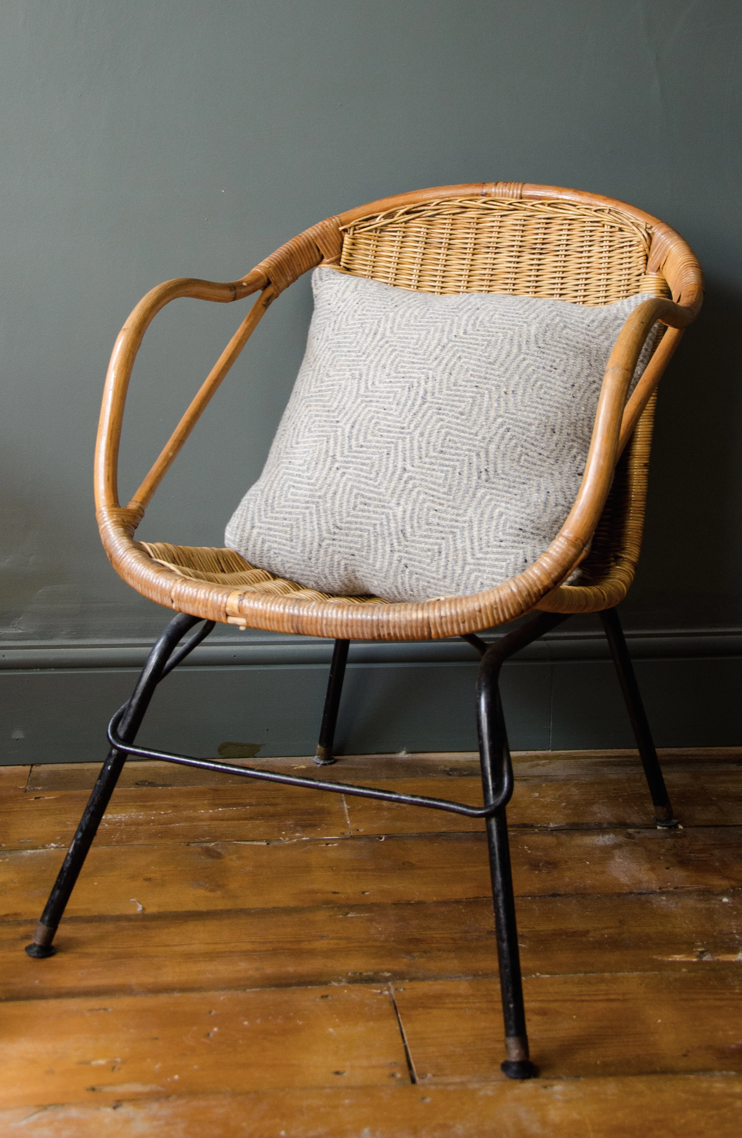 larkspur-square-cushion-medium-fossil