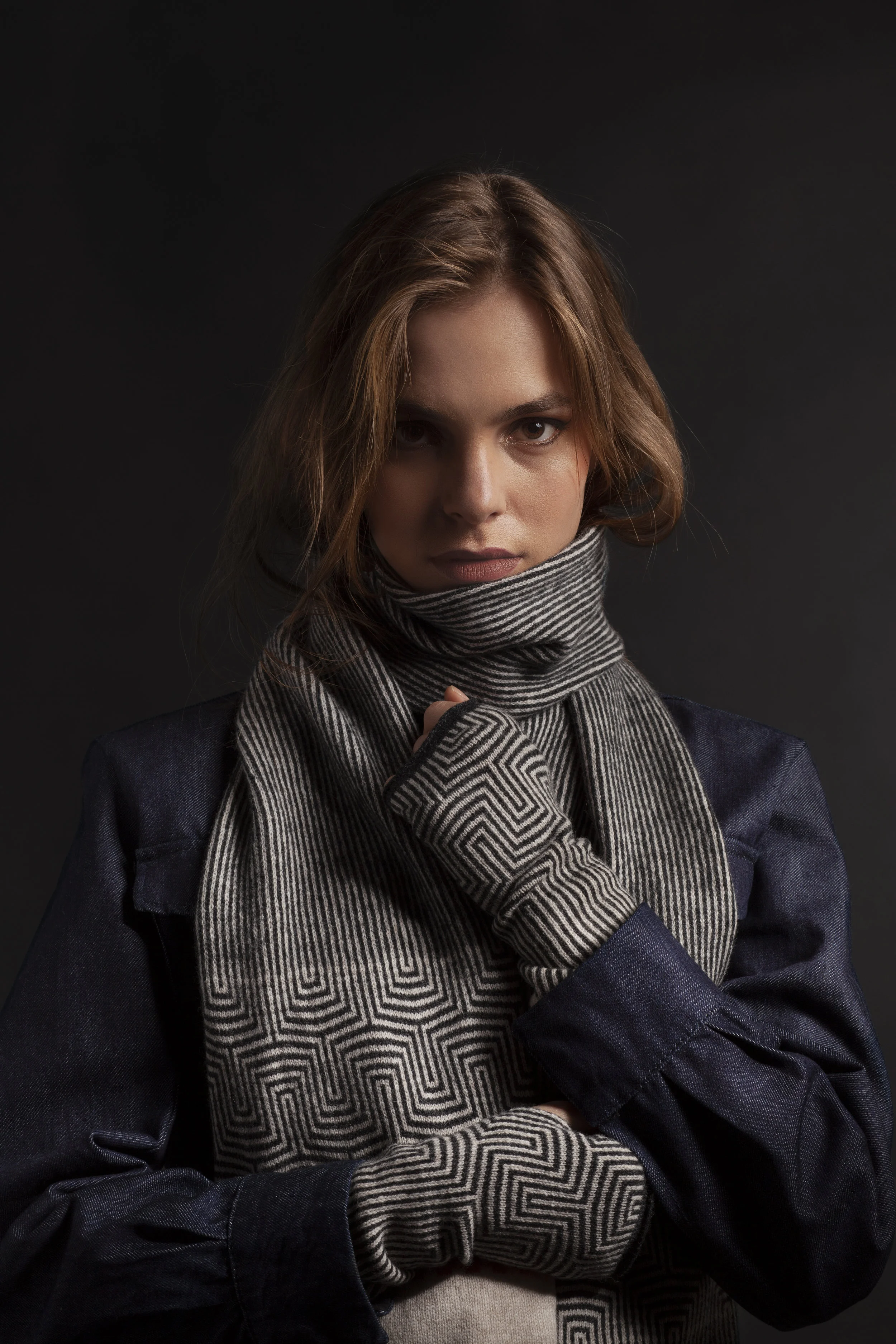 samphire-wool-fingerless-gloves-charcoal