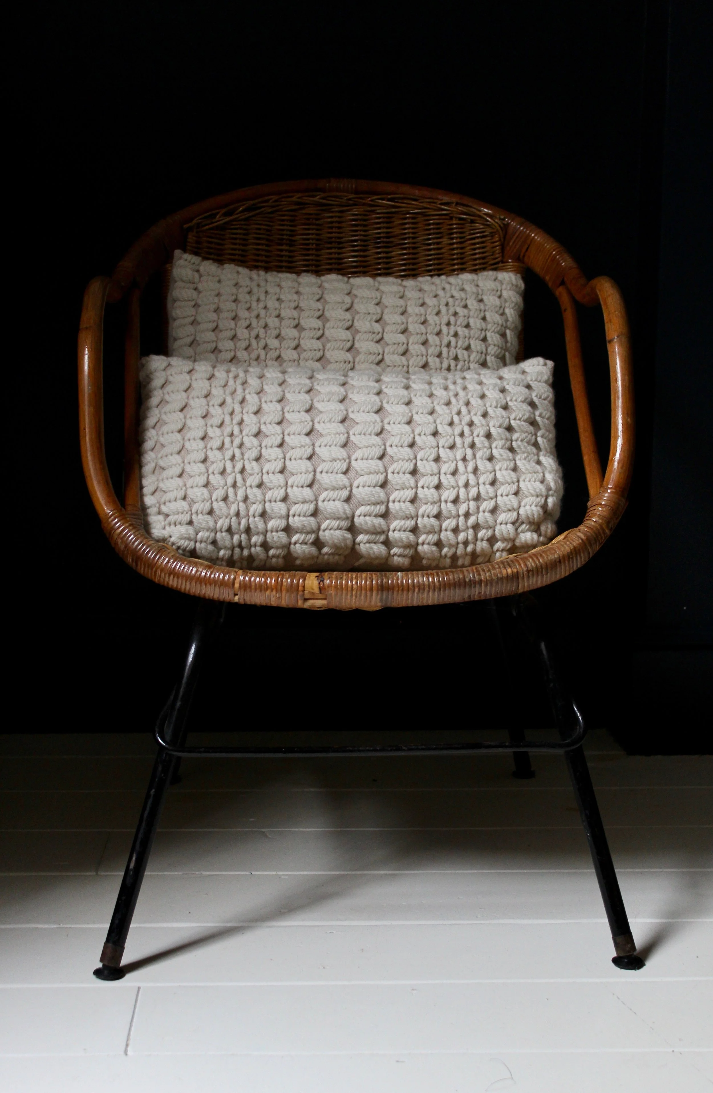 wave-rectangle-cushion-ecru